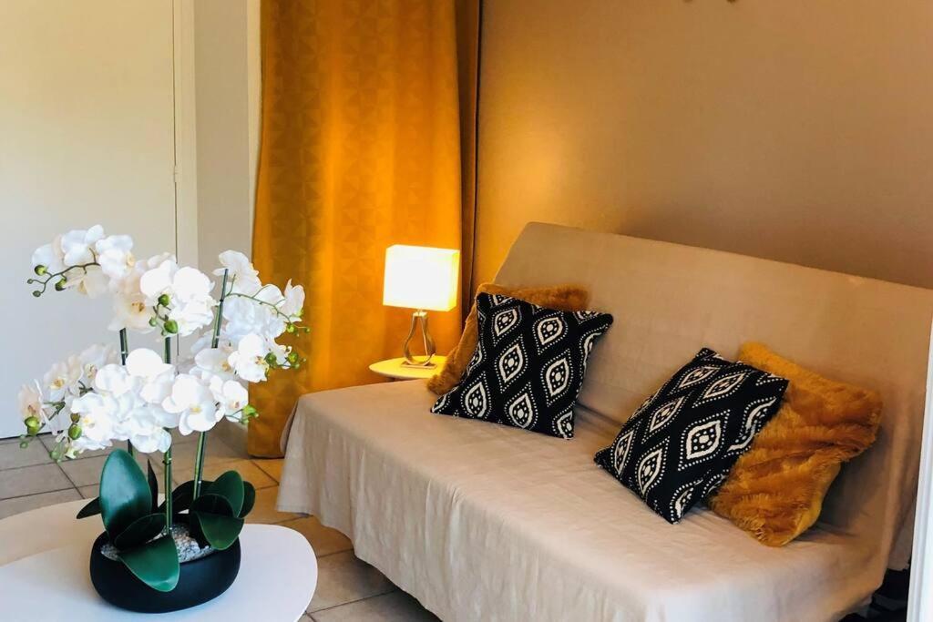 Studio Cabine Climatise 800 M De La Plage Et Des Commerces Bormes-les-Mimosas Εξωτερικό φωτογραφία